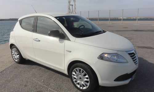 lancia_ypsilon_auto-b0143a54