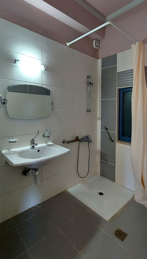 red-apartment_04-582x1024